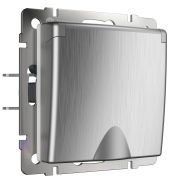 WL09-SKGSC-01-IP44 / Розетка влагозащ. с зазем. с защит. крышкой и шторками (cеребряный рифленый)