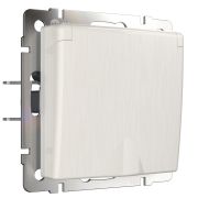 Розетка влагозащ. с зазем. с защит. крышкой и шторками перламутровый рифленый W1171213
